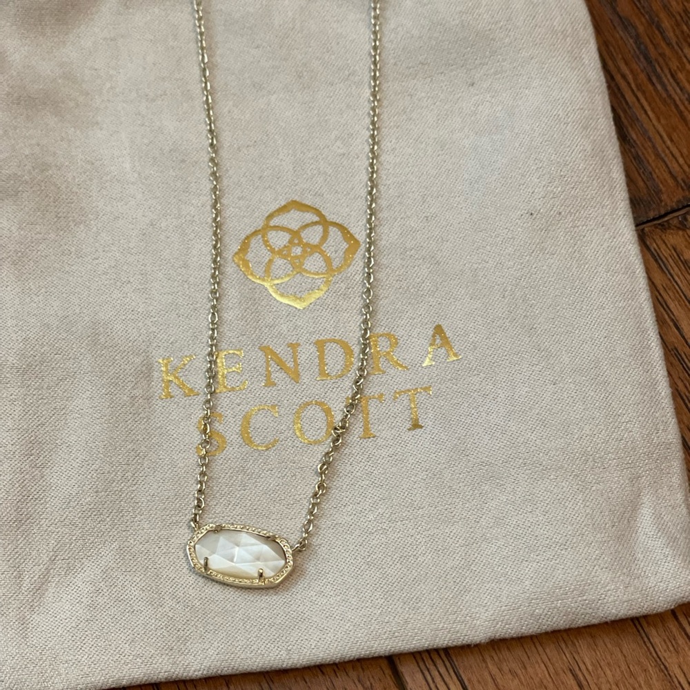 Kendra Scott necklace